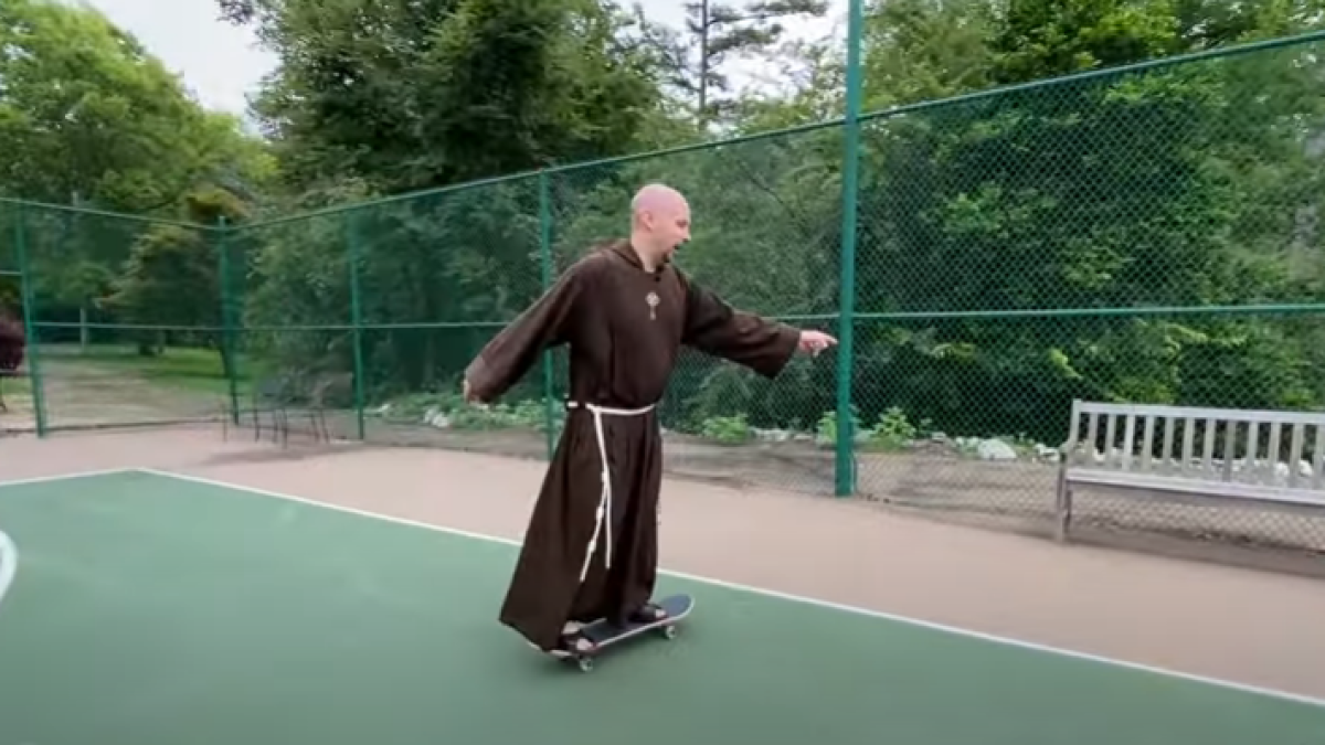 O padre skatista John Paul Zeller