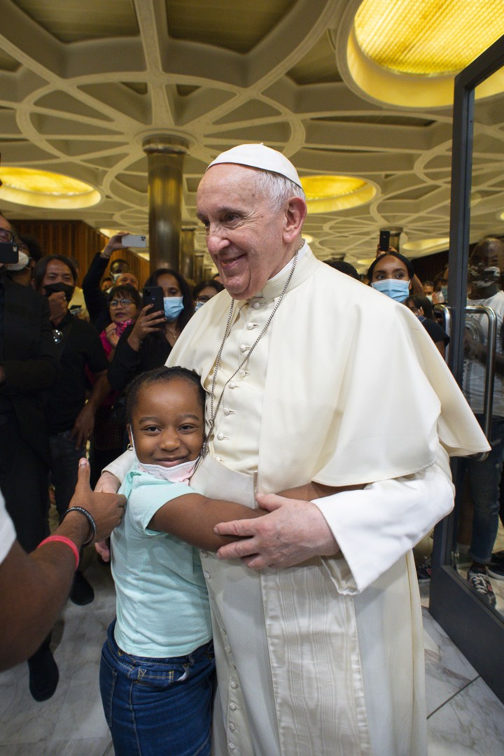 WEB-AMPFHS0621-POPE-FRANCIS-homeless-Vatican-Media-Foto-2.jpg