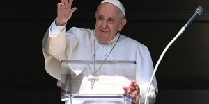 Stop and listen to Jesus this summer, says Pope