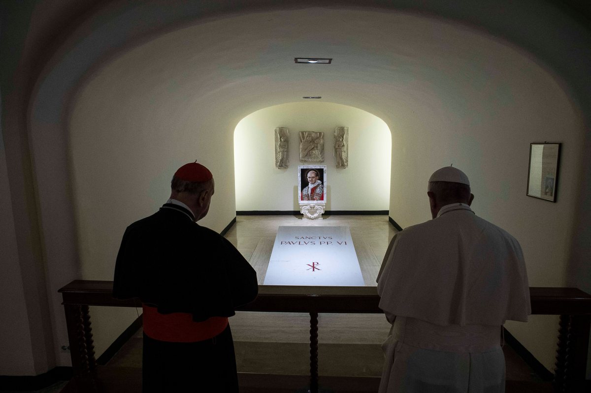 {"rendered":"(Slideshow) Pope prays at tombs of his predecessors"}