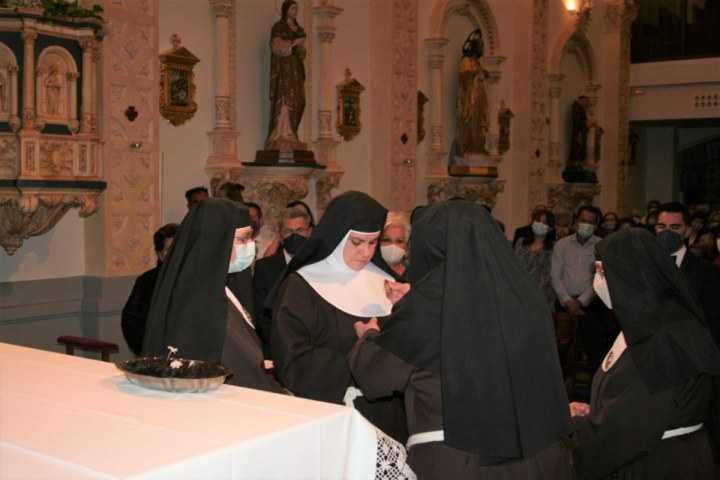 This is how a young woman begins her life in the Order of Saint Clare