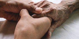 7 Tips for how to talk to a loved one who&#8217;s dying