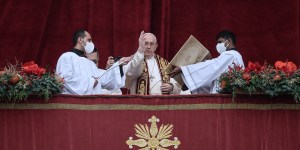 Pope&#8217;s Christmas blessing: Jesus chose to need to learn to speak, so we could learn to listen