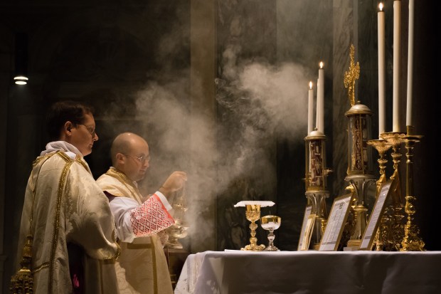 WEB2-MASS-MESSE-TRIDENTINE-shutterstock_507227950.jpg