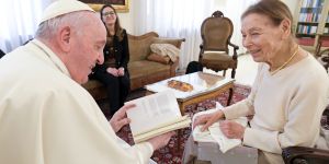Edith Bruck, survivor of Auschwitz, spends an hour visiting Pope Francis