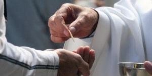 Muslim migrants are making hosts for Mass