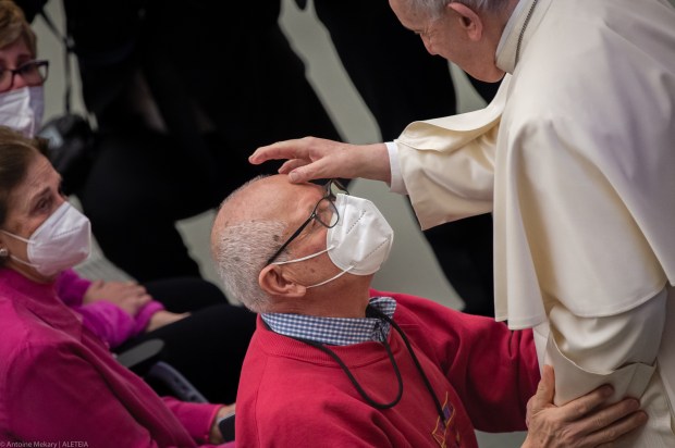 Pope-Francis-Audience-Paul-VI-HAll-Antoine-Mekary-ALETEIA