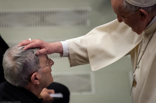 Pope-Francis-Audience-Paul-VI-HAll-Antoine-Mekary-ALETEIA