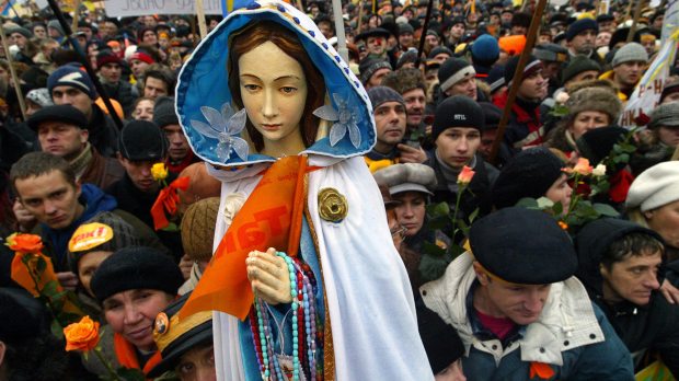 Virgin-Mary-UKRAINE-YUSHCHENKO-RALLY-AFP