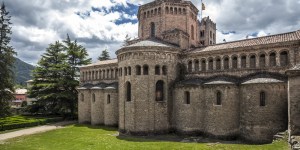 Why is Romanesque art called “Romanesque”? 