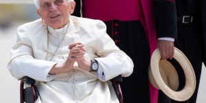 Here&#8217;s how you can message Benedict XVI for his 95th birthday today