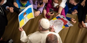 Pope shares admiration that Poland hasn&#8217;t made refugee camps for Ukrainians
