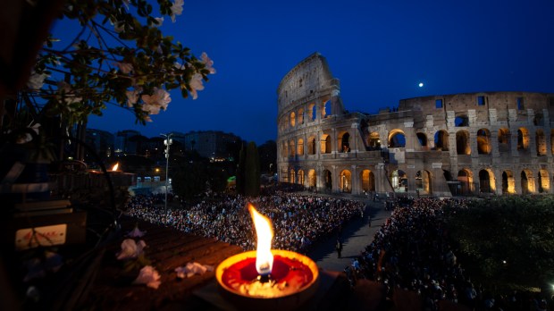 POPE-FRANCIS-VIA-CRUCIS-COLOSSEUM-Antoine-Mekary-ALETEIA