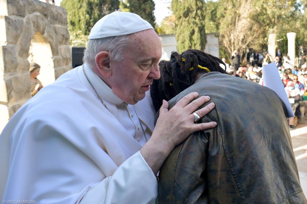 Pope-Francis-visit-to-the-John-XXIII-Peace-Lab-voluntary-organisation