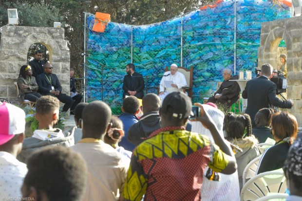 Pope-Francis-visit-to-the-John-XXIII-Peace-Lab-voluntary-organisation