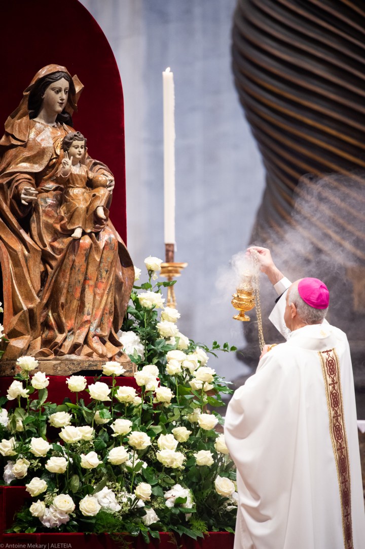 VATICAN-POPE-FRANCIS-Holy-Mass-on-Divine-Mercy-Sunday