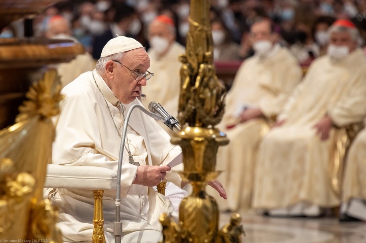 VATICAN-POPE-FRANCIS-Holy-Mass-on-Divine-Mercy-Sunday