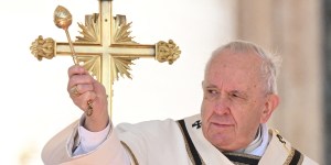 Easter Mass returns to joyous, colorful St. Peter&#8217;s Square