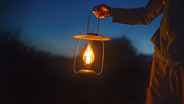 LANTERNA, UOMO, NOTTE