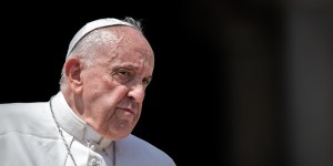 I don&#8217;t want surgery, Pope declares in discussing knee