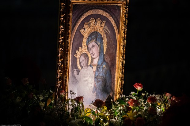 Marian-Month-Mater-Ecclesiae-Procession-aux-flambeau-May-28-2022