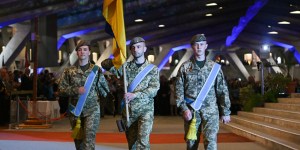 Wounded warriors make prayer kits for Ukraine soldiers at Lourdes