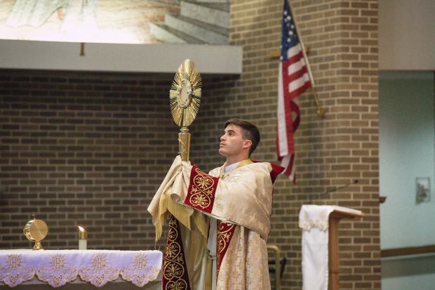Corpus Christi, procession, Eucharist, Corpus Christi, priest