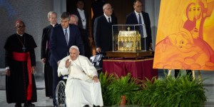 13 Heartening words from Pope Francis for marriages and families