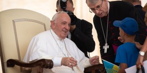 (Watch) Ukrainian kids get ride on popemobile