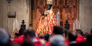 When the statue of St. Peter is dressed as the pope