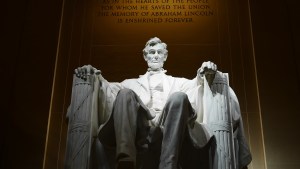 Lincoln-Memorial-At-Night-shutterstock
