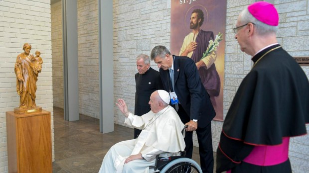 Pope-Francis-blesses-St.-Josephs-Statue