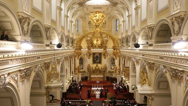 Pope-Francis-prayer-service-at-the-Basilique-cathedral-Notre-Dame-in-Quebec-AFP