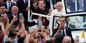 After somber start to papal visit to Canada, pope greets crowds in Quebec