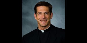 Fr. Mike Schmitz wins Cardinal John P. Foley award for ‘Bible in a Year’