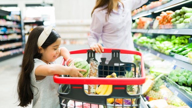 mom-child-groceries-