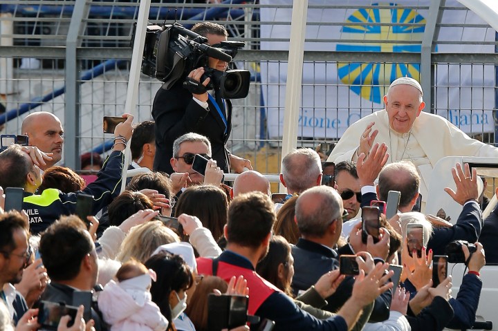 Pope-Francis-27th-National-Eucharistic-Congress-Matera-AFP