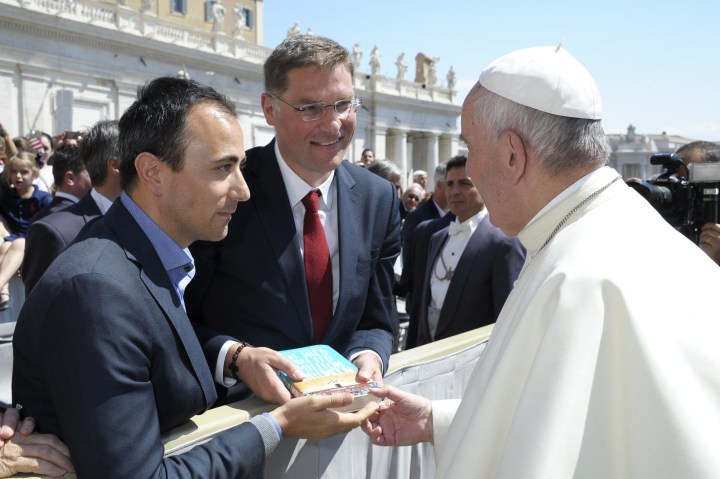 Pope-Francis-meets-with-Marys-Meals-Founder-and-CEO-Magnus-MacFarlane-Barrow