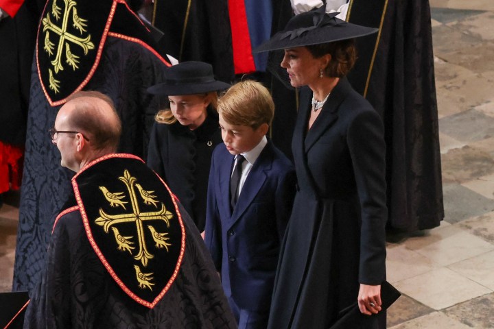 Princesa-Charlotte-e-Príncipe-George-Funeral-of-Grã-Bretanha-Rainha-Elizabeth-II-AFP