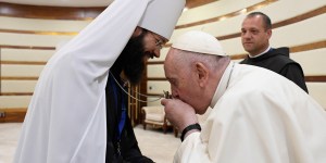 Francis meets representative of the Russian Orthodox Church