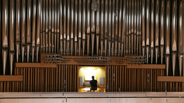 WEB3-LARGE-PIPE-ORGAN-YOUTUBE-THE-SCOTT-BROTHERS-FAIRUSE.png