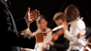 WEB3-ORCHESTRA-MUSIC-CONDUCTOR-SHUTTERSTOCK-STOKKETE.jpg