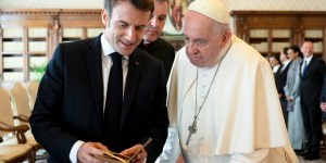 Pope brings up euthanasia in meeting with French president