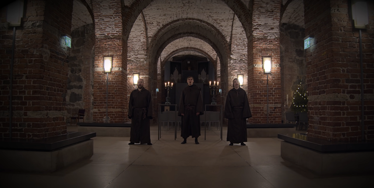 Video pope sings for christmas