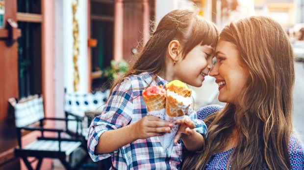 mom, child, ice cream, vacation