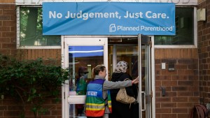 PEOPLE ENTERING ABORTION CLINIC
