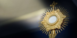 The symbolism of a Eucharistic holy hour on Thursdays