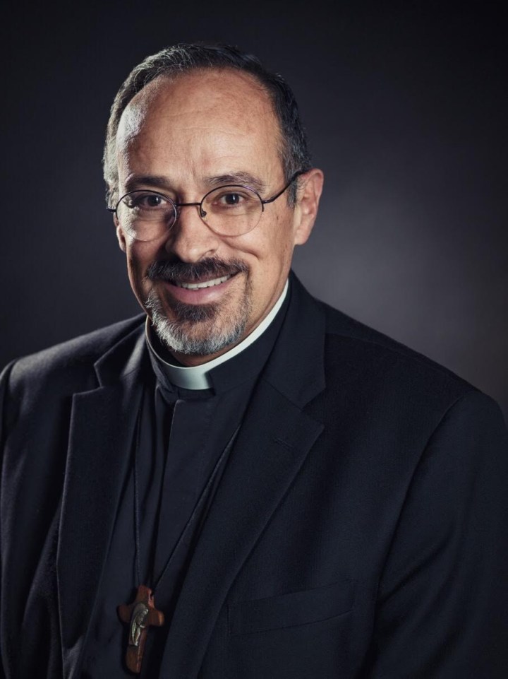 Arriba 57+ imagen padre ernesto maria caro