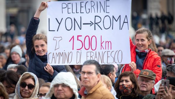 Two French girls walked from Lyon to Rome
