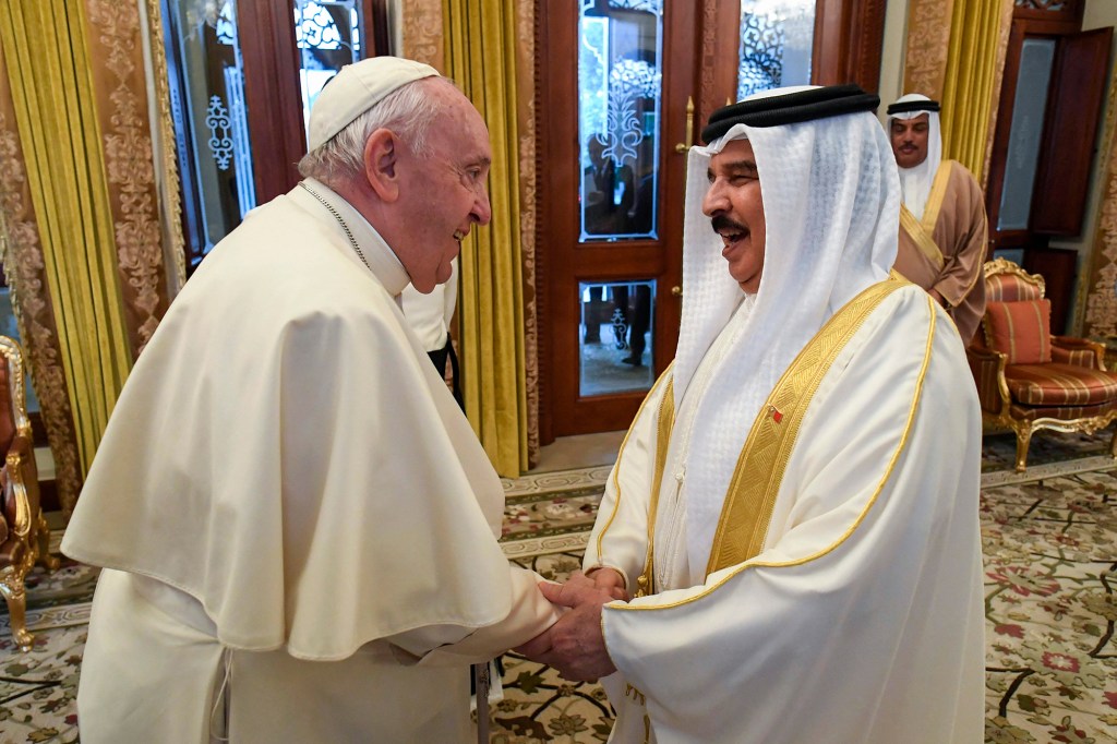 Pope-Francis-meeting-with-Bahrains-King-Hamad-bin-Isa-al-Khalifa-AFP